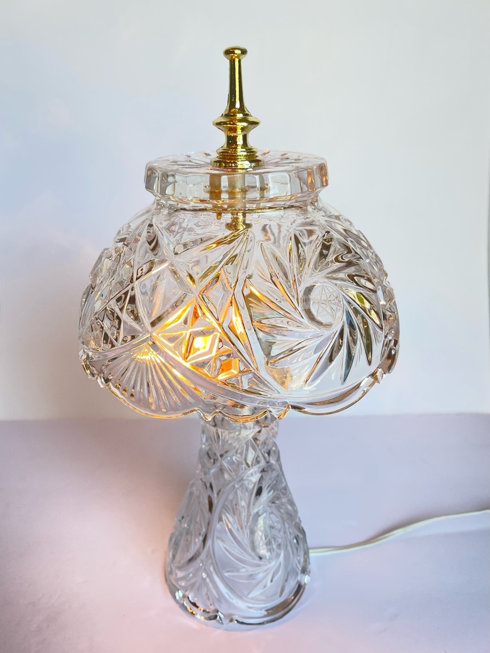 Vintage Cut Crystal Boudoir Lamp Pinwheel Pattern Brass Finial Mushroom Style